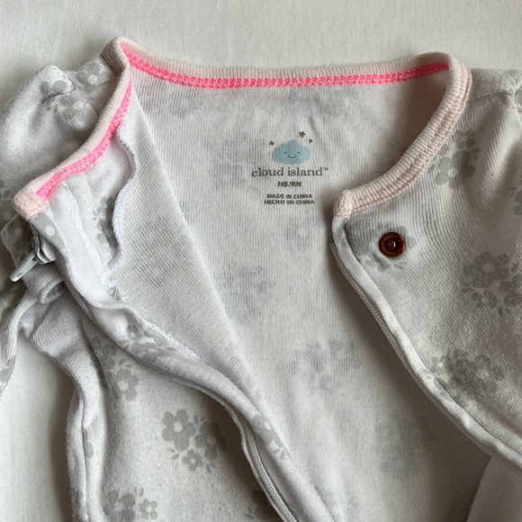 Bundle of 3 Cloud Island/ Carter’s Cotton Sleepers Size Newborn - Picture 13 of 14